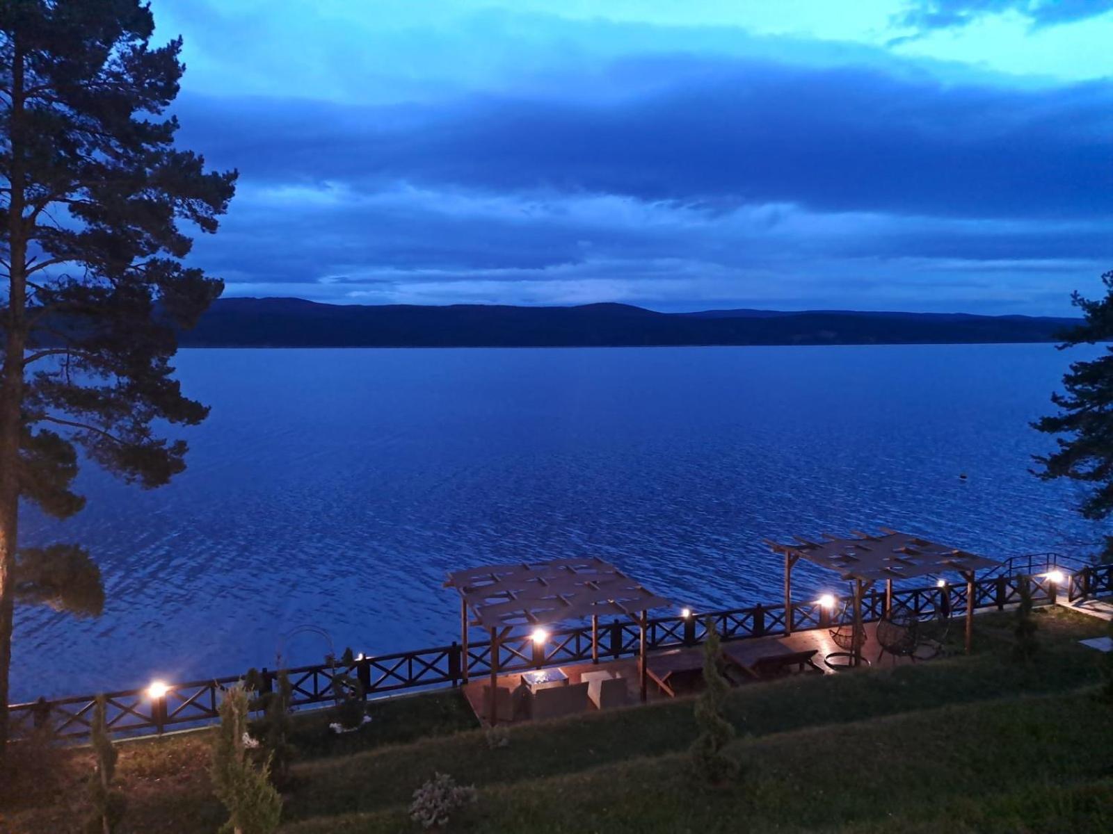 Villa Iskar Lake Residence By Bookvillabg Shtarkelovo Gnezdo Exterior foto