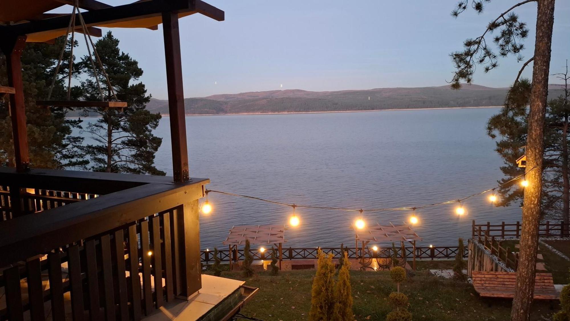 Villa Iskar Lake Residence By Bookvillabg Shtarkelovo Gnezdo Exterior foto