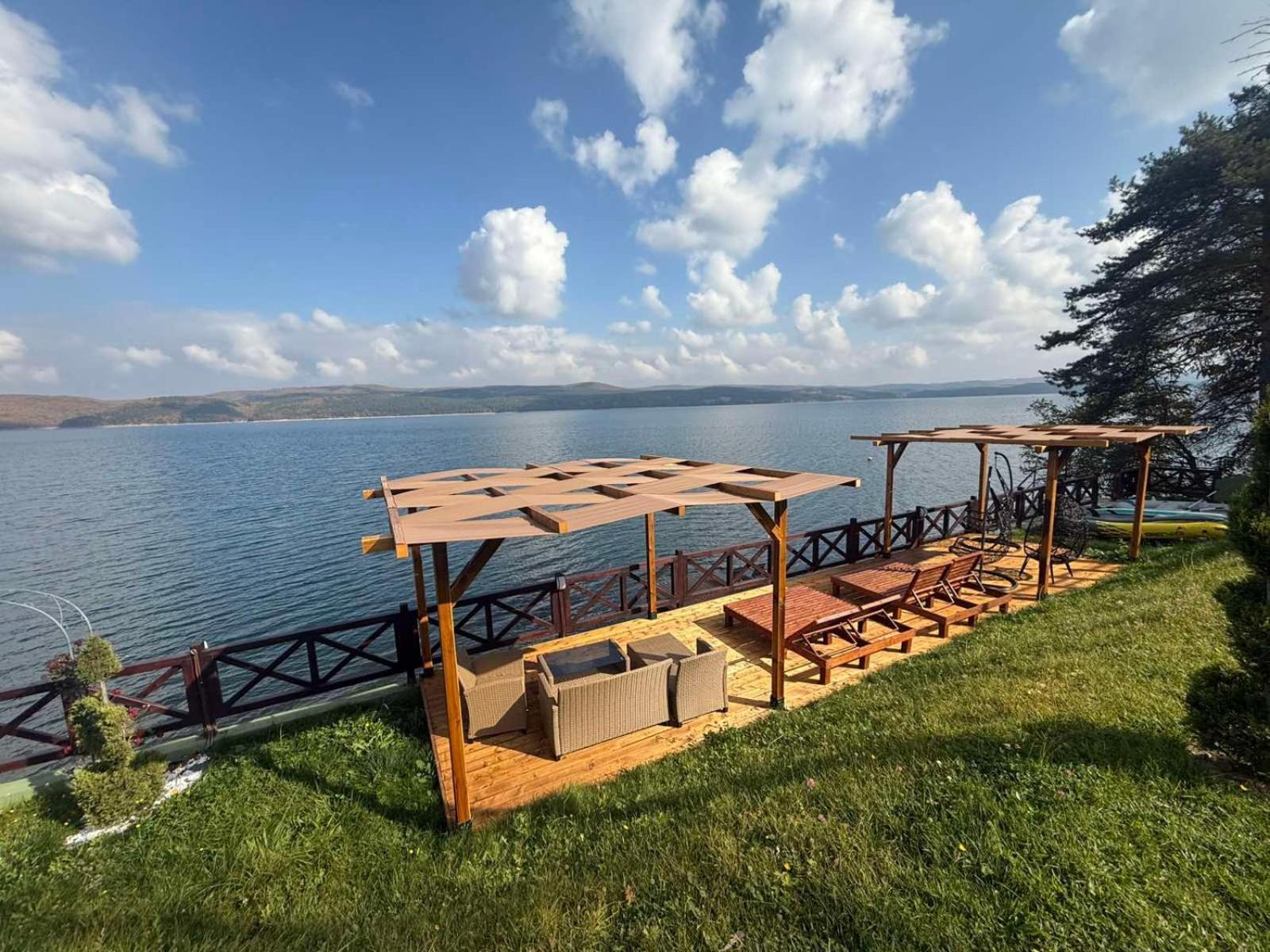 Villa Iskar Lake Residence By Bookvillabg Shtarkelovo Gnezdo Exterior foto